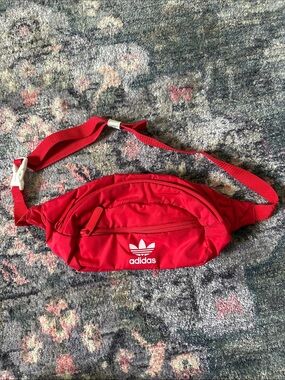 adidas Red Trefoil Crossbody Waist Fanny Pack Bag Like New Perfect for Travel!